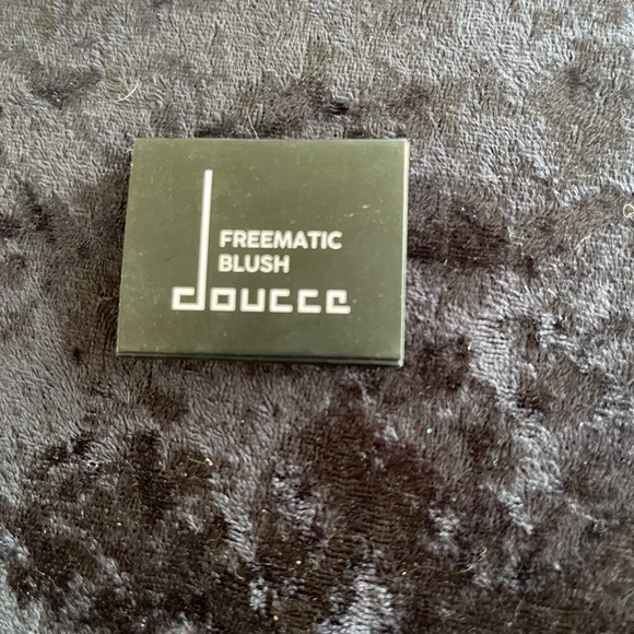 Assortment of brand name makeup - Picture 9 of 10